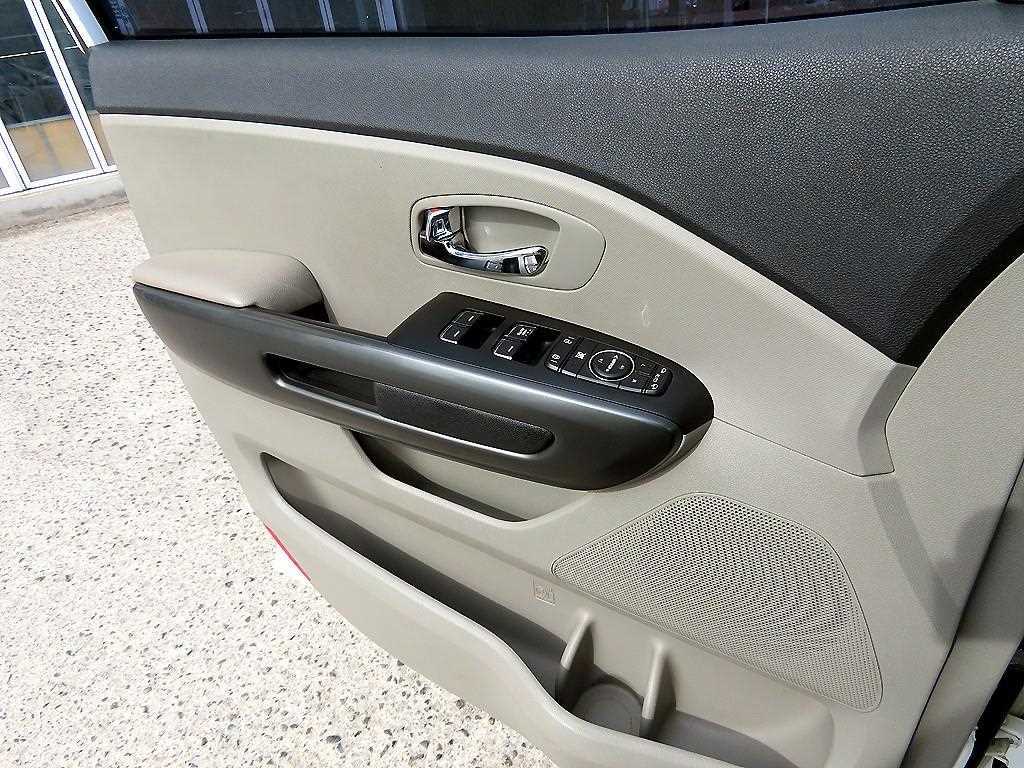 KIA Carnival - Vista 12