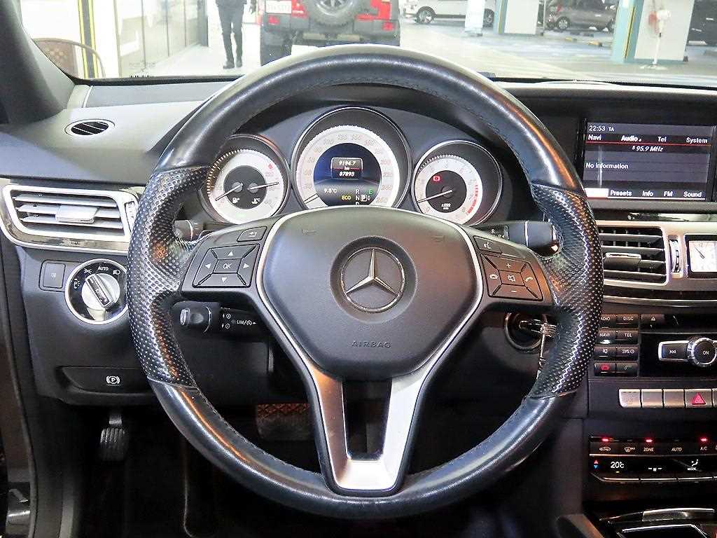 Mercedes Benz E class - Vista 8