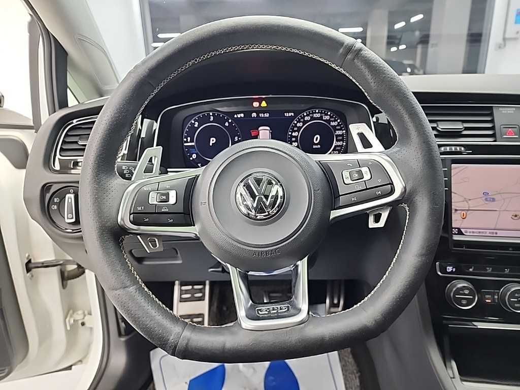 Volkswagen Golf - Vista 9