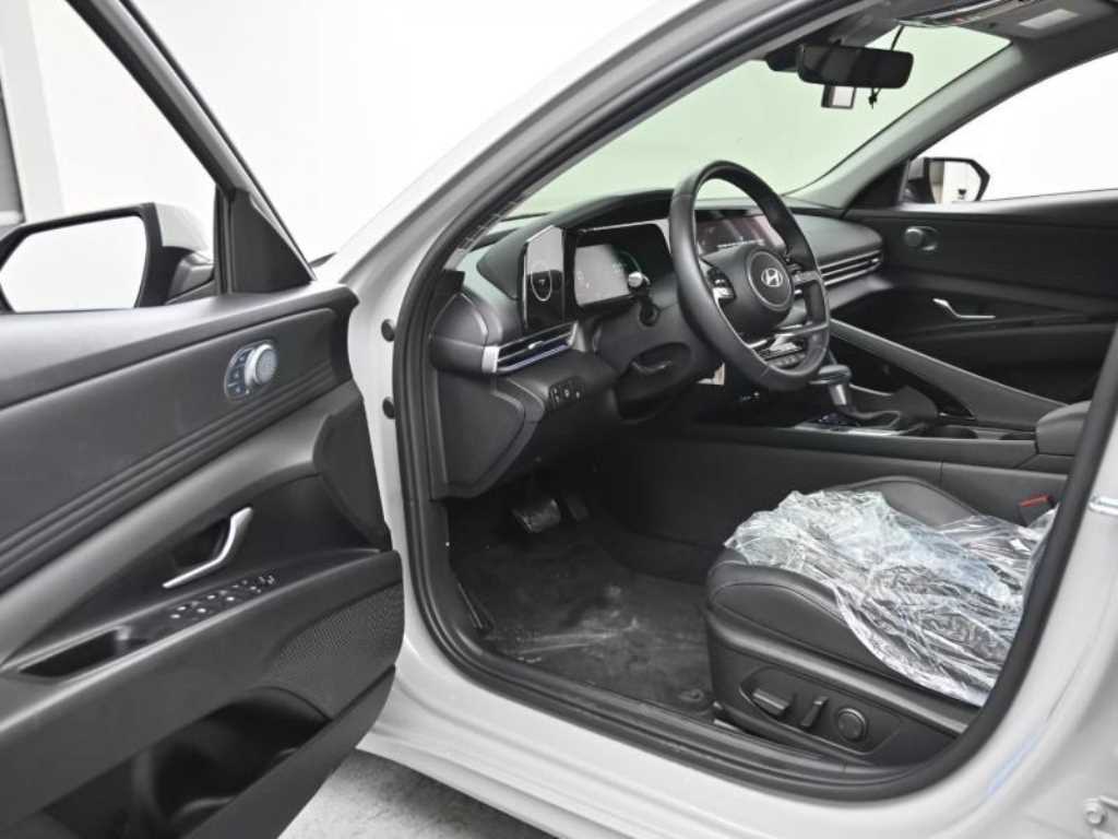 HYUNDAI Avante - Vista 11