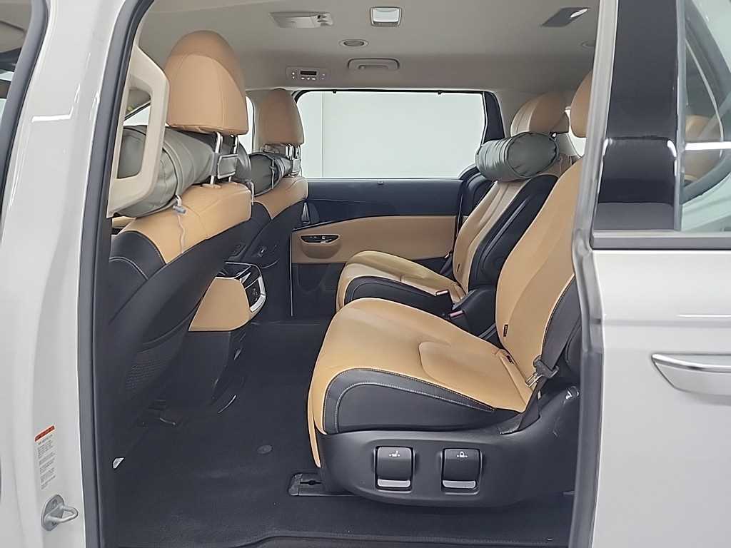 KIA Carnival - Vista 12