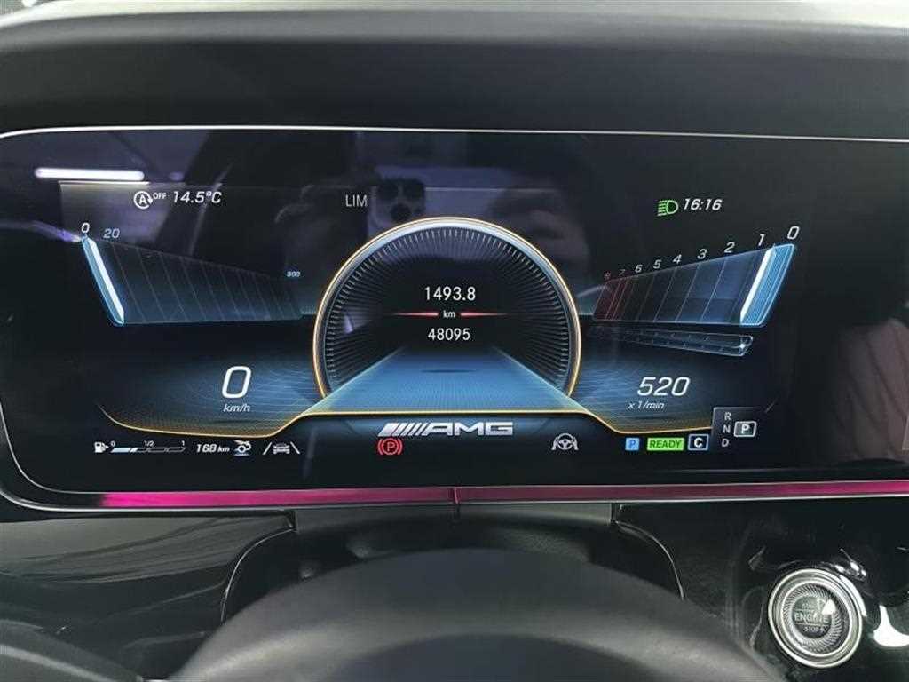 Mercedes Benz AMG GT - Vista 5