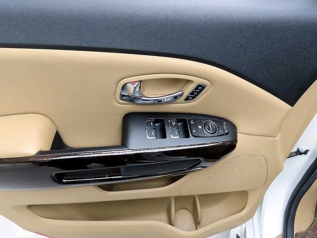 KIA Carnival - Vista 11