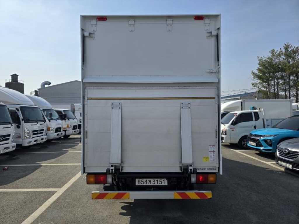 medium and large cargo truck - Vista 5