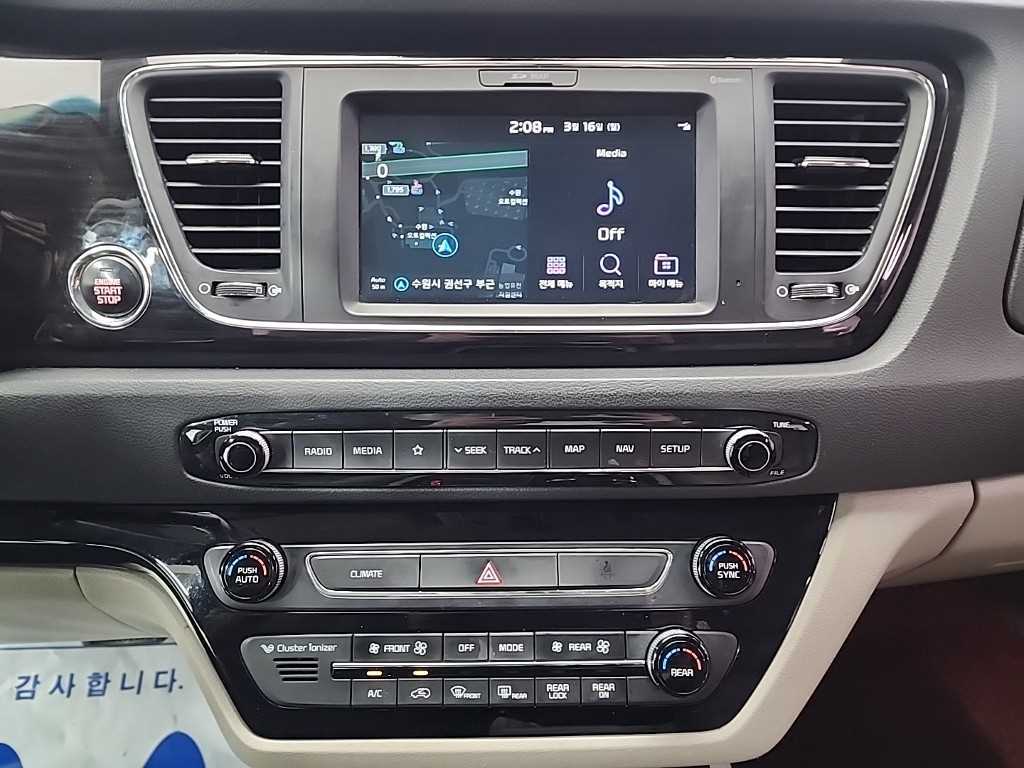 KIA Carnival - Vista 10