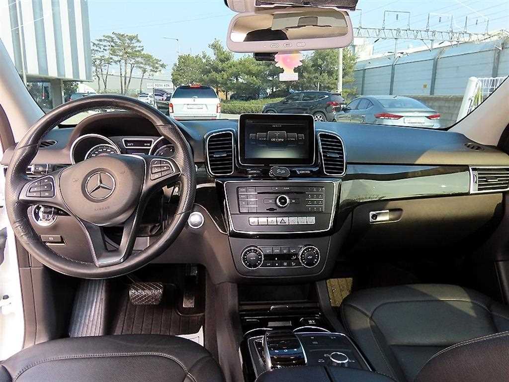 Mercedes Benz GLE Class - Vista 7