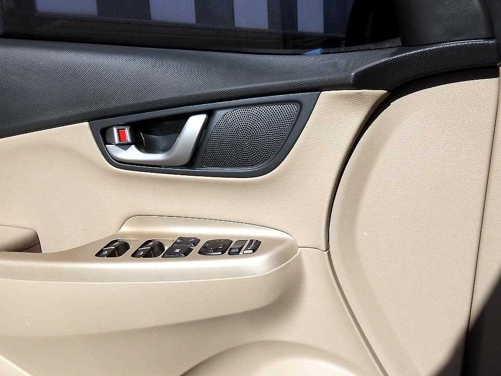 HYUNDAI Kona - Vista 12