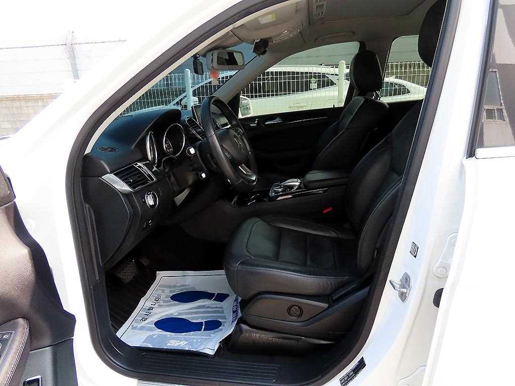 Mercedes Benz GLE Class - Vista 5