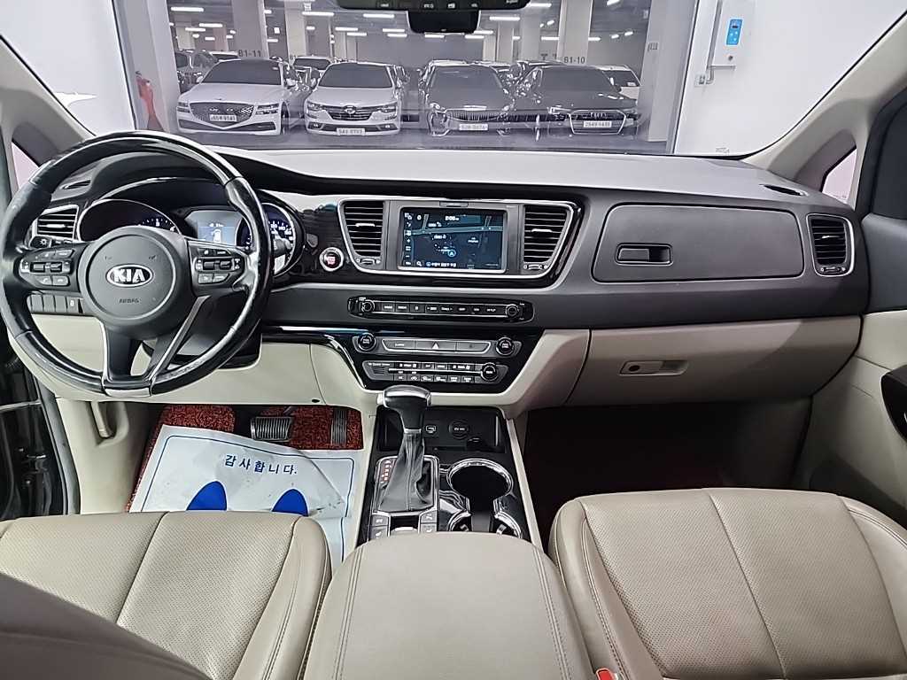 KIA Carnival - Vista 7