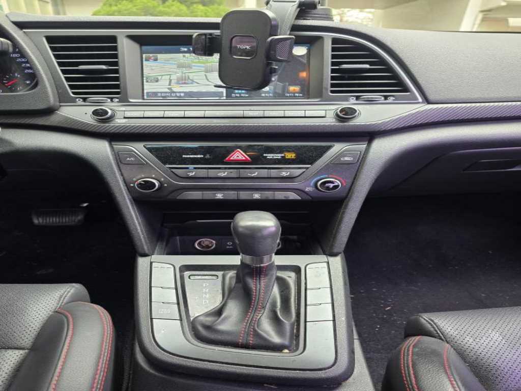 HYUNDAI Avante - Vista 11