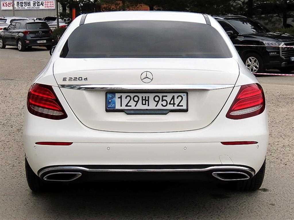 Mercedes Benz E class - Vista 4