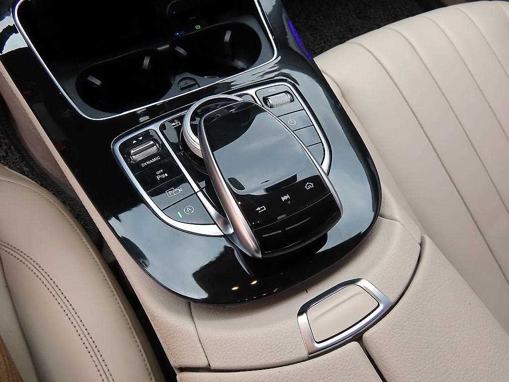 Mercedes Benz E class - Vista 12