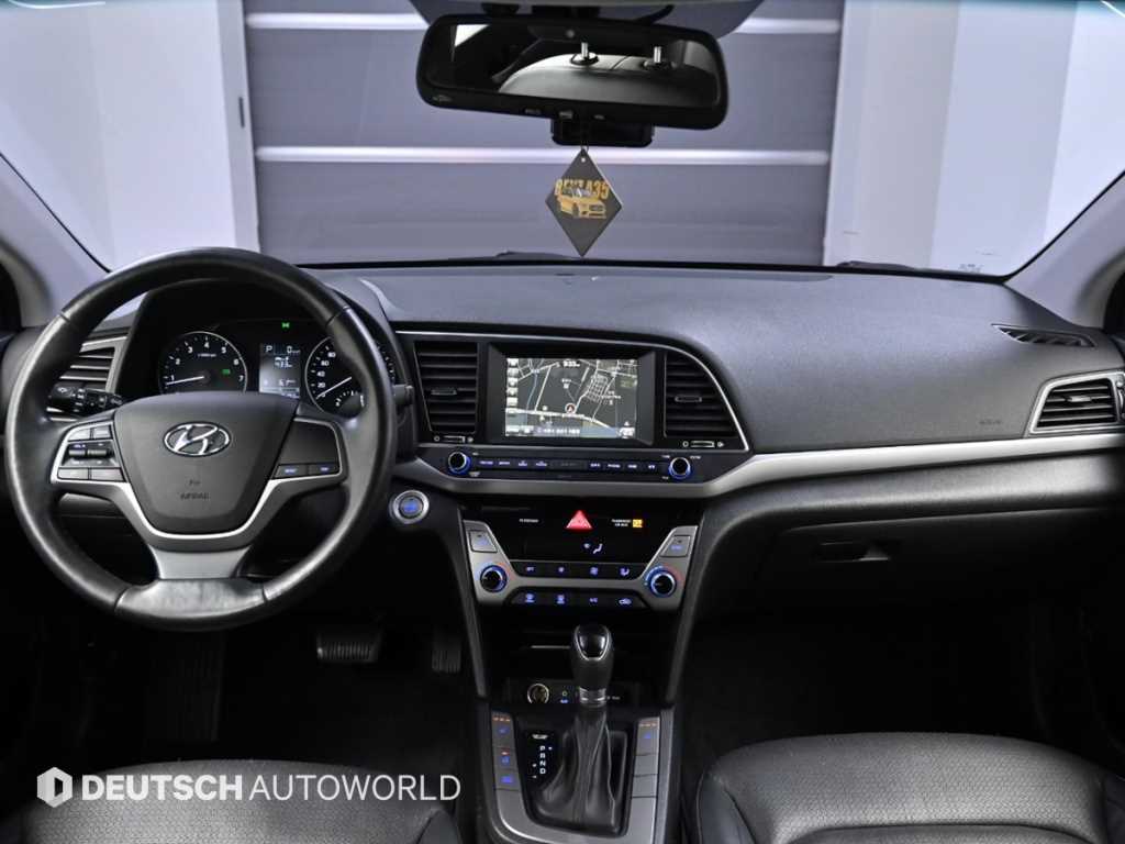 HYUNDAI Avante - Vista 7