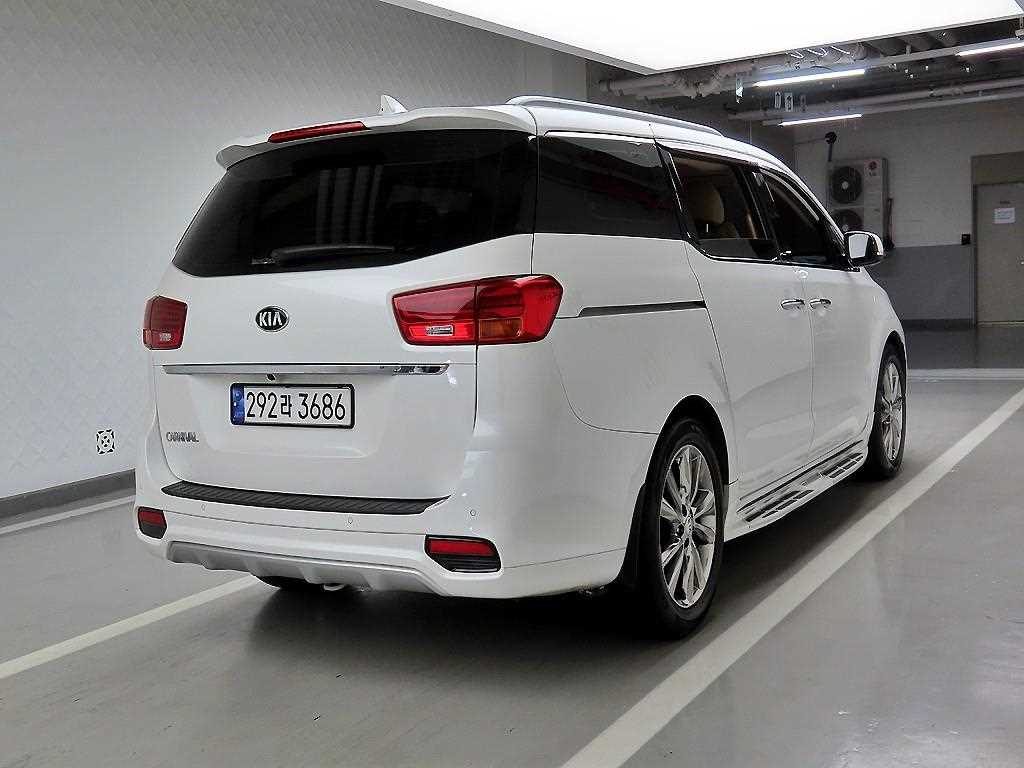 KIA Carnival - Vista 4