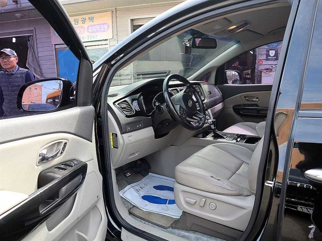 KIA Carnival - Vista 6
