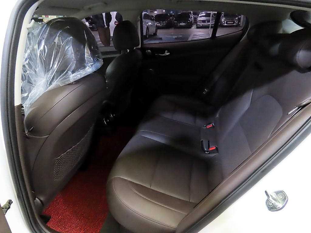 KIA Stinger - Vista 7