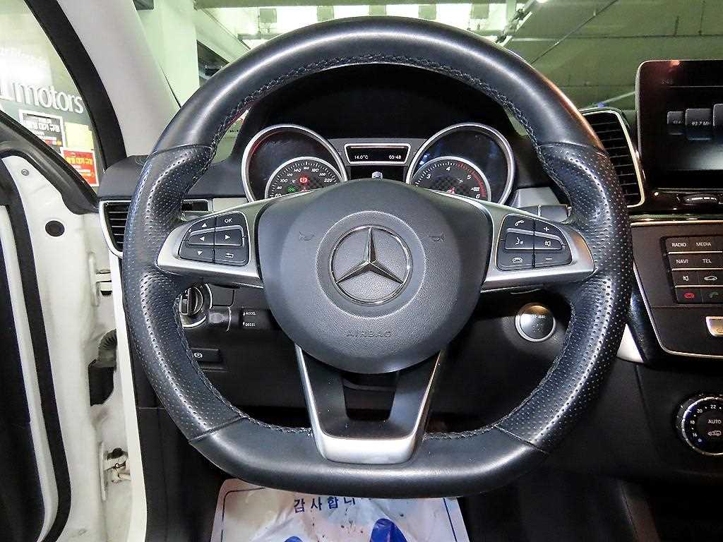 Mercedes Benz GLE Class - Vista 8