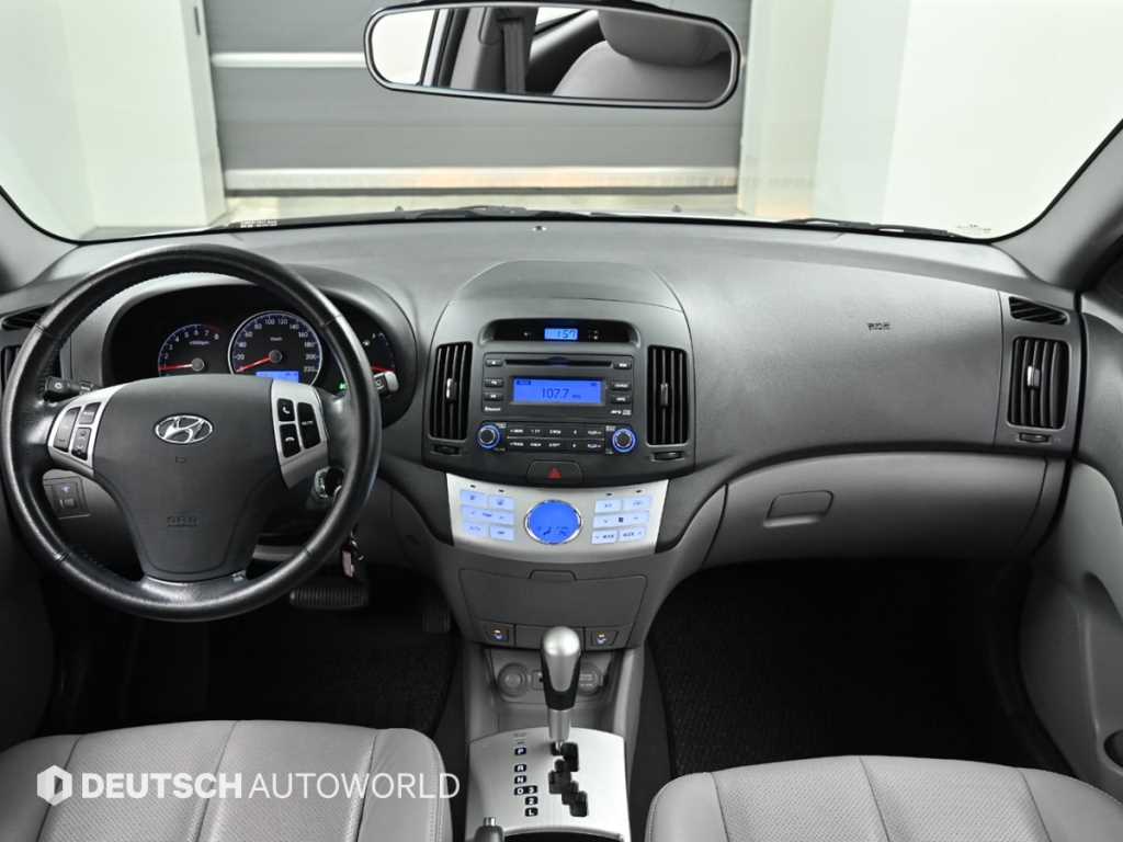 HYUNDAI Avante - Vista 7