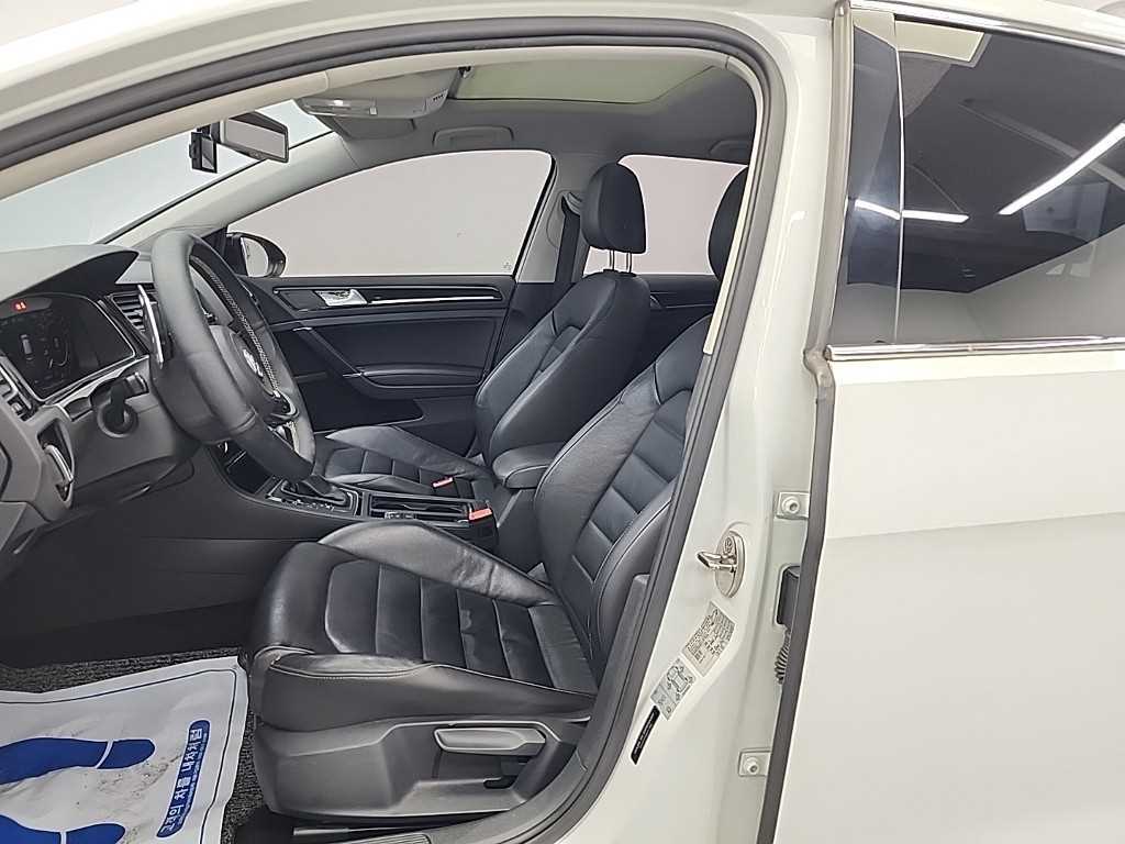 Volkswagen Golf - Vista 11