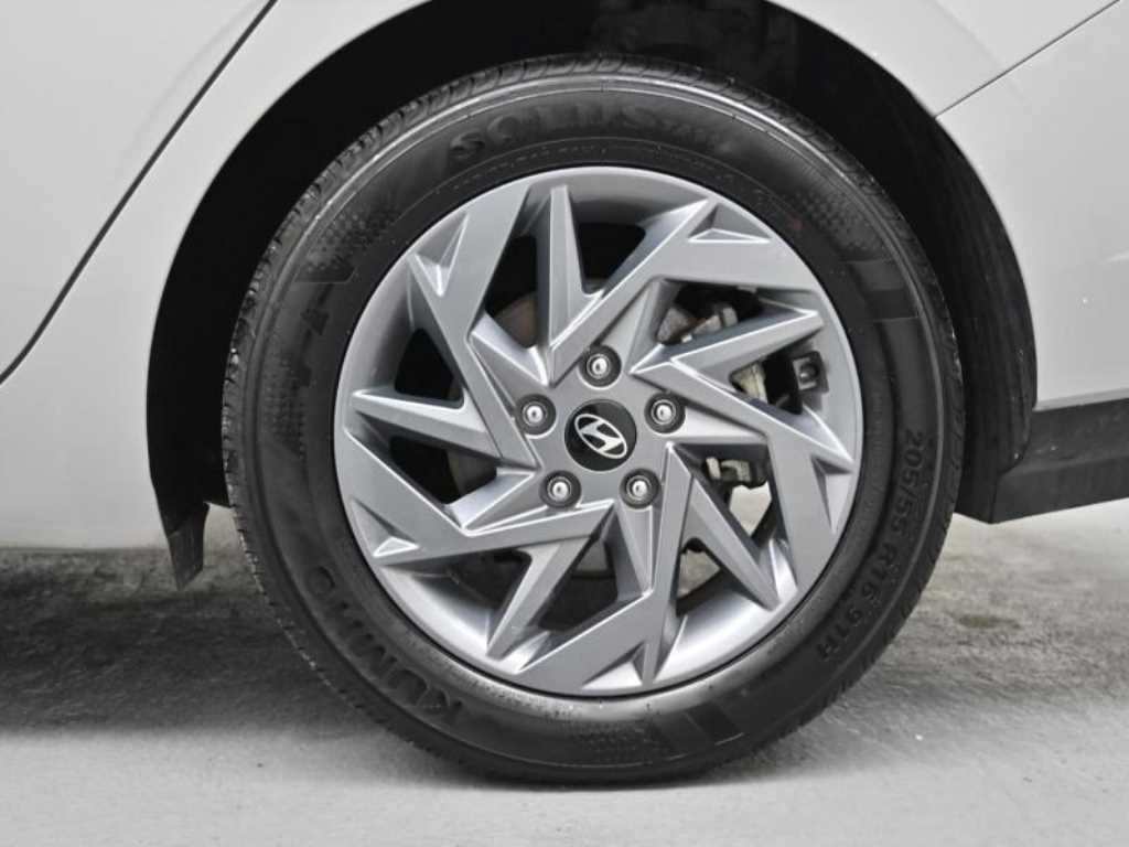 HYUNDAI Avante - Vista 5