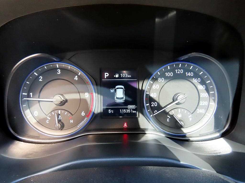 HYUNDAI Kona - Vista 9