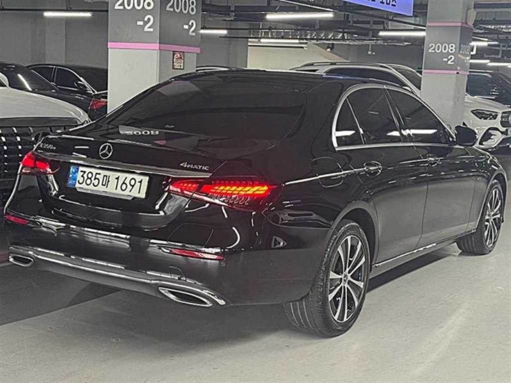 Mercedes Benz E class - Vista 4
