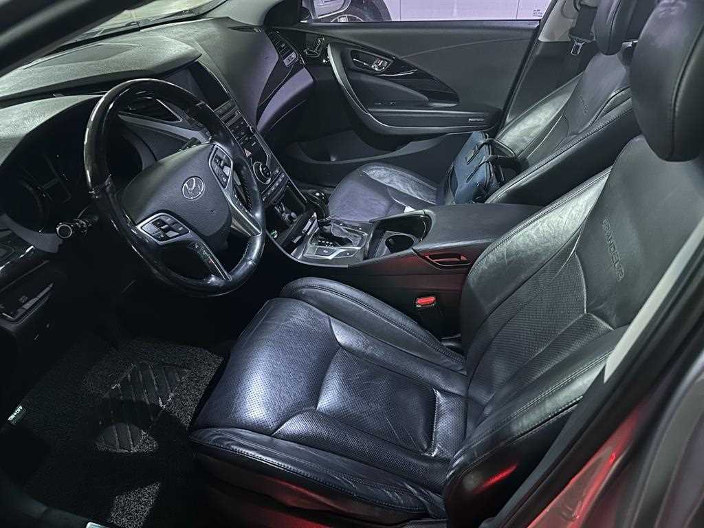 HYUNDAI Grandeur - Vista 9