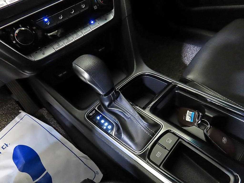 HYUNDAI Sonata - Vista 12