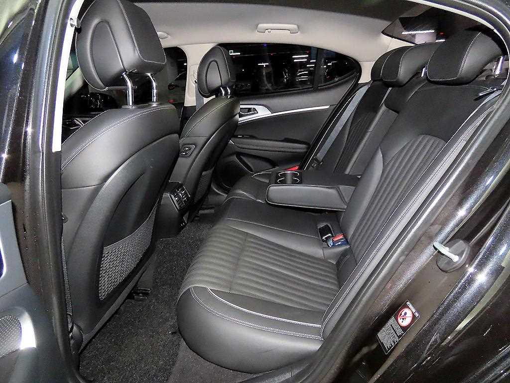 Genesis G70 - Vista 7