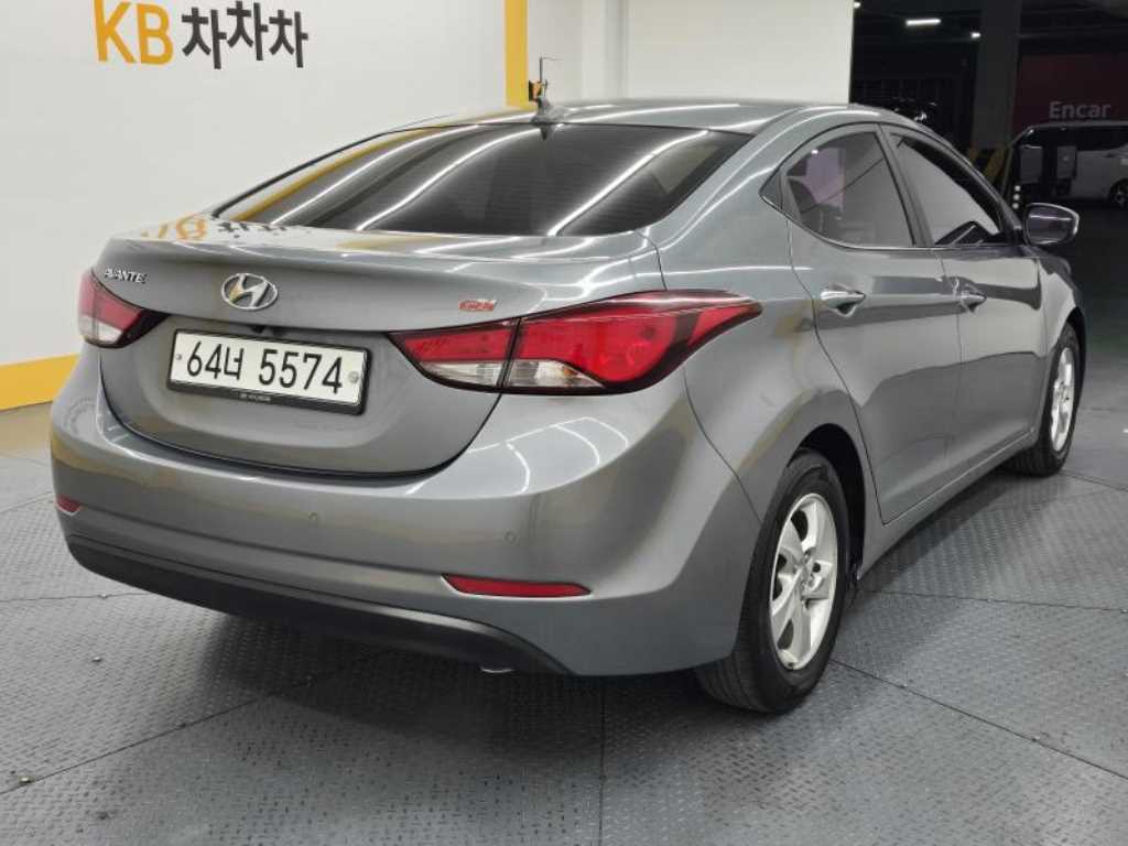 HYUNDAI Avante - Vista 4