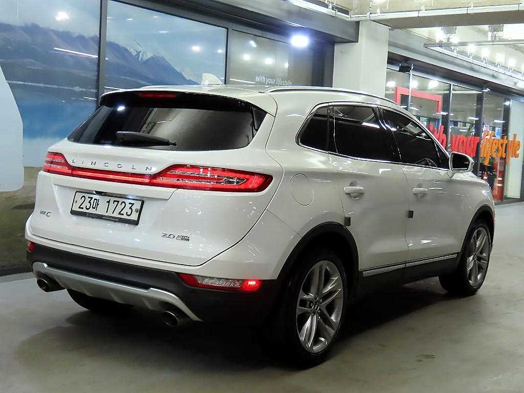 Lincoln MKC - Vista 4
