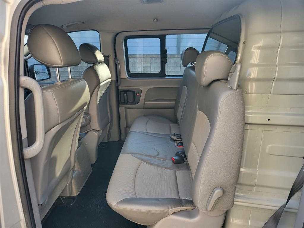 HYUNDAI Starex - Vista 6