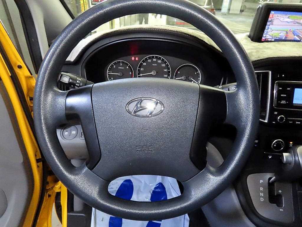 HYUNDAI Starex - Vista 8