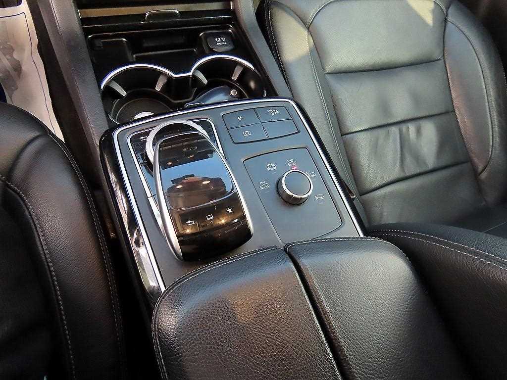 Mercedes Benz GLE Class - Vista 12