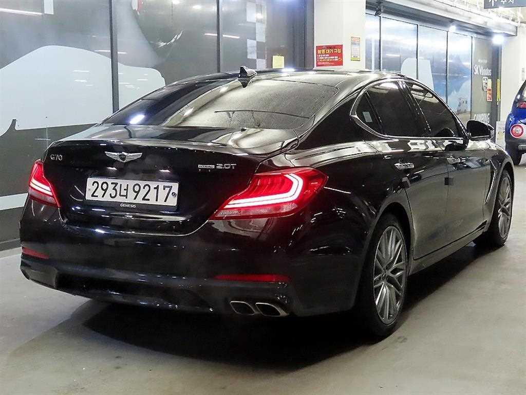 Genesis G70 - Vista 4