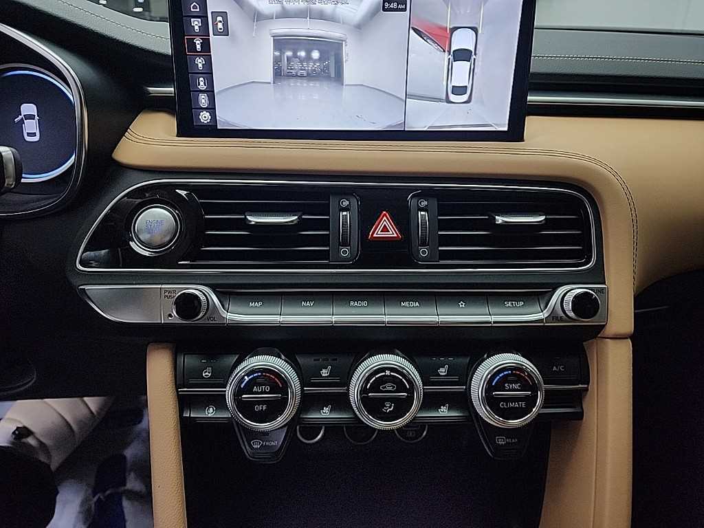 Genesis G70 - Vista 10