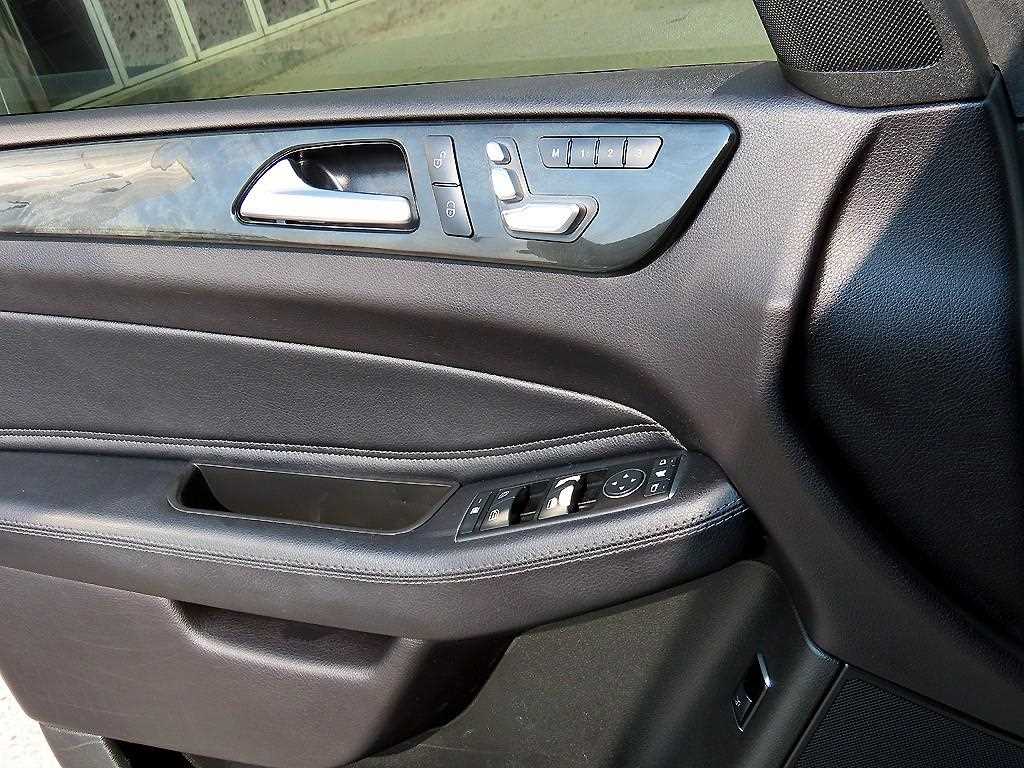 Mercedes Benz GLE Class - Vista 11