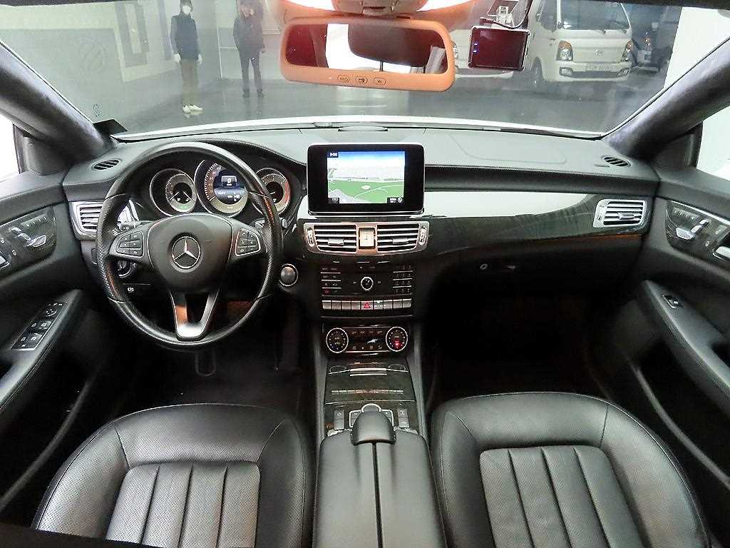 Mercedes Benz CLS Class - Vista 8