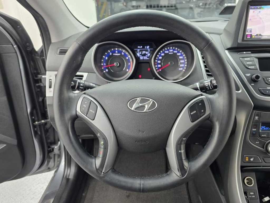HYUNDAI Avante - Vista 7