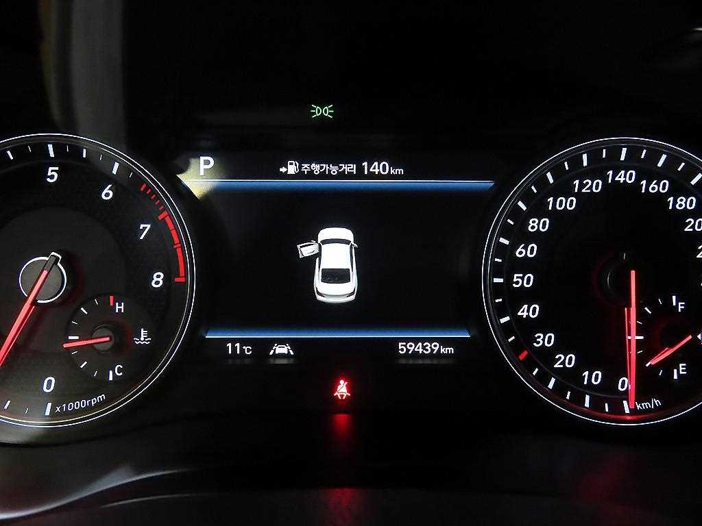 Genesis G70 - Vista 9