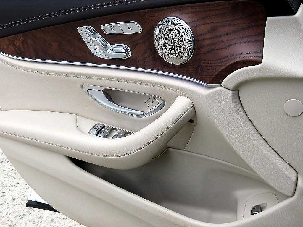 Mercedes Benz E class - Vista 11