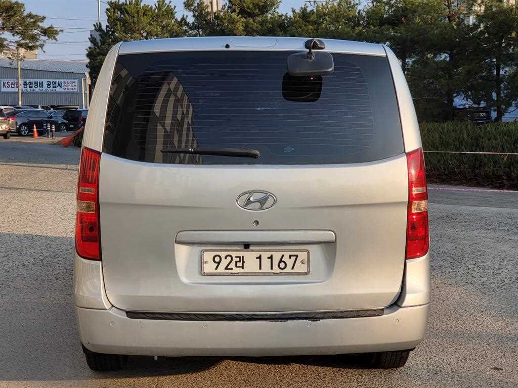 HYUNDAI Starex - Vista 4