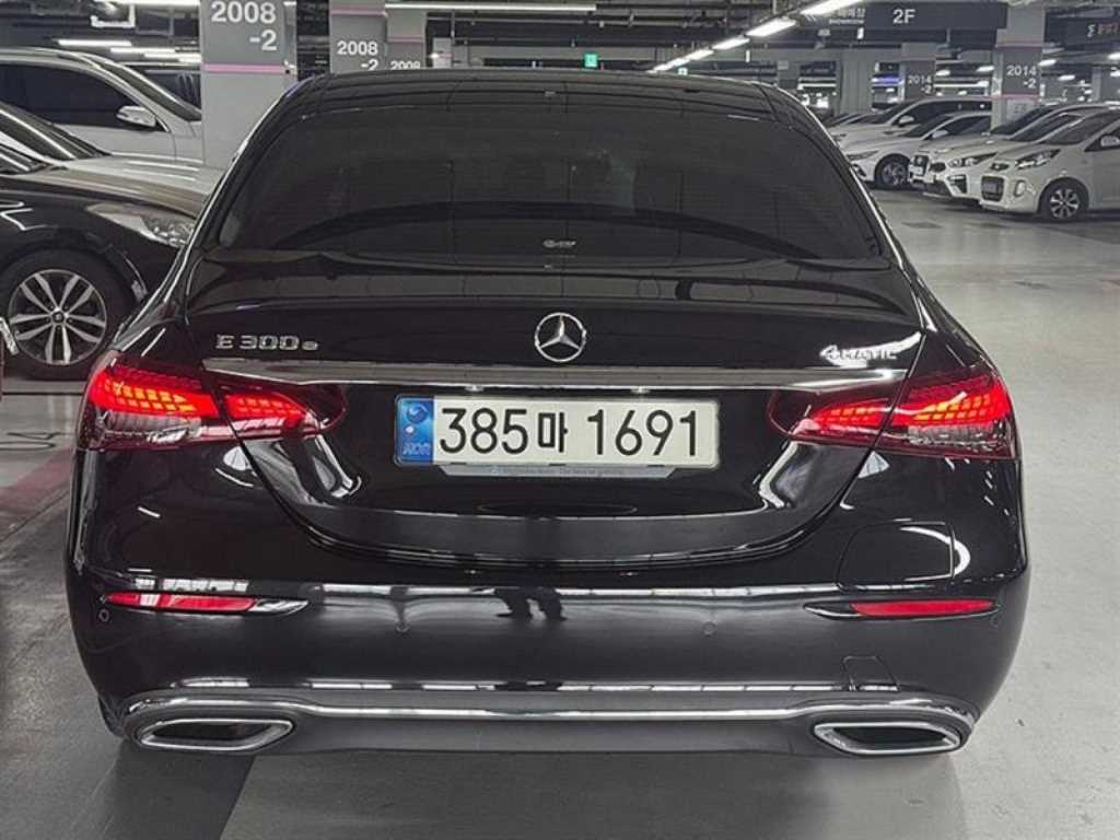 Mercedes Benz E class - Vista 5