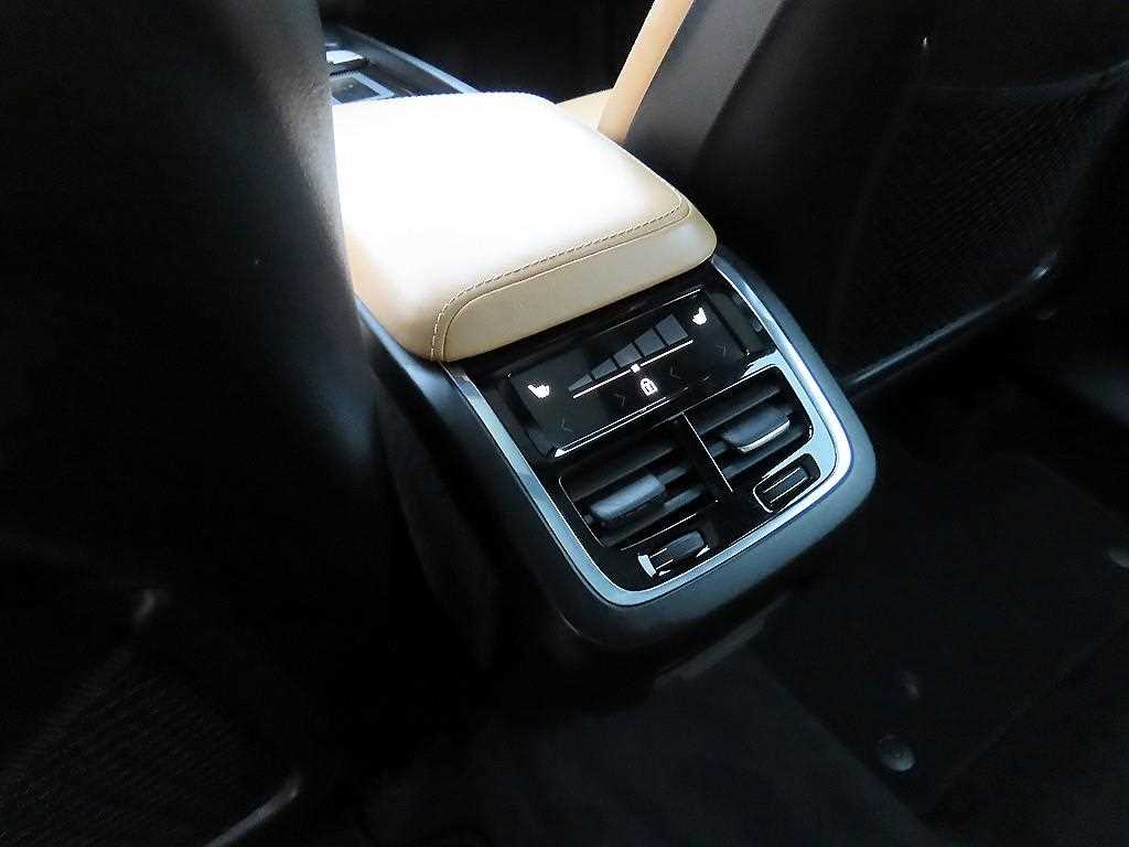 Volvo XC60 2020 Blanco - Importación desde Corea - HF Imports Iquique - Foto 16