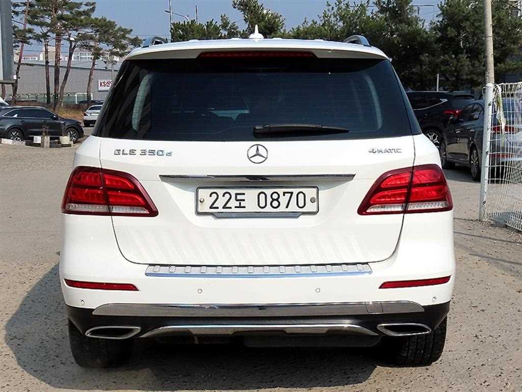 Mercedes Benz GLE Class - Vista 4