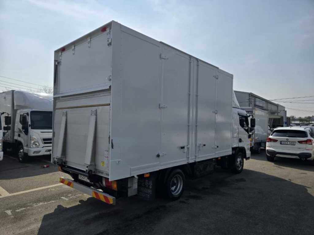 medium and large cargo truck - Vista 4