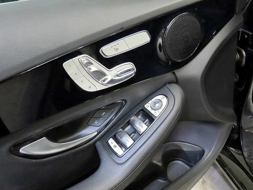 Mercedes Benz C Class 2017 Negro - Importación desde Corea - HF Imports Iquique - Foto 13