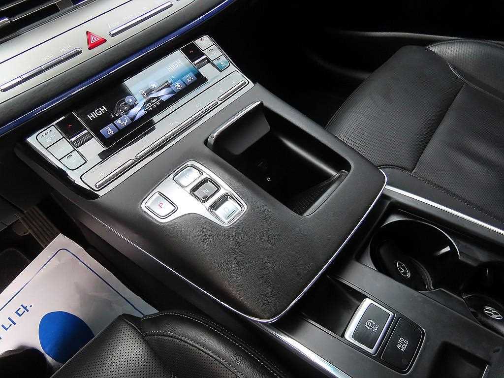 HYUNDAI Grandeur - Vista 10