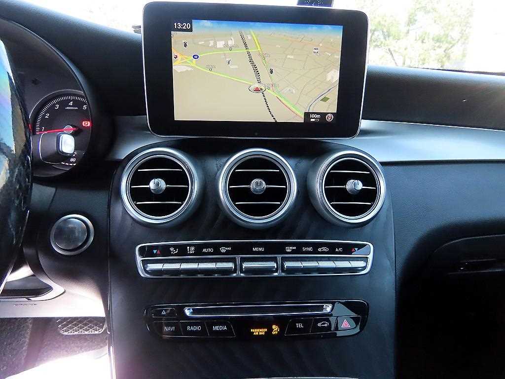 Mercedes Benz GLC Class - Vista 12