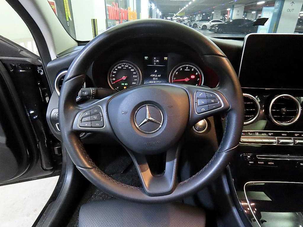 Mercedes Benz C Class - Vista 8